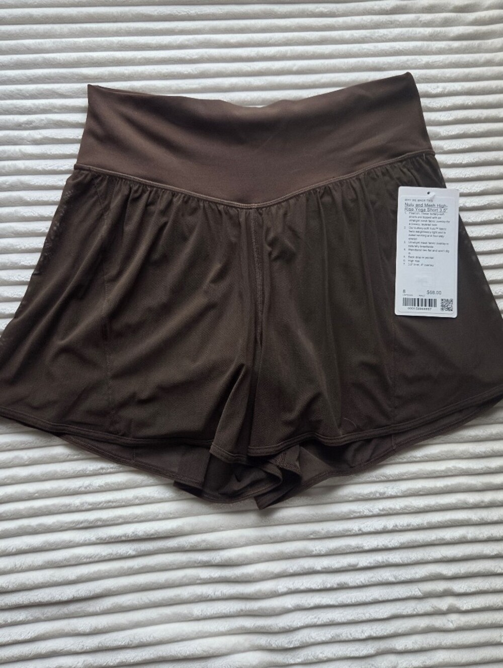 Lululemon - Nulu & Mesh High-Rise Yoga Short 3.5" (US 8)